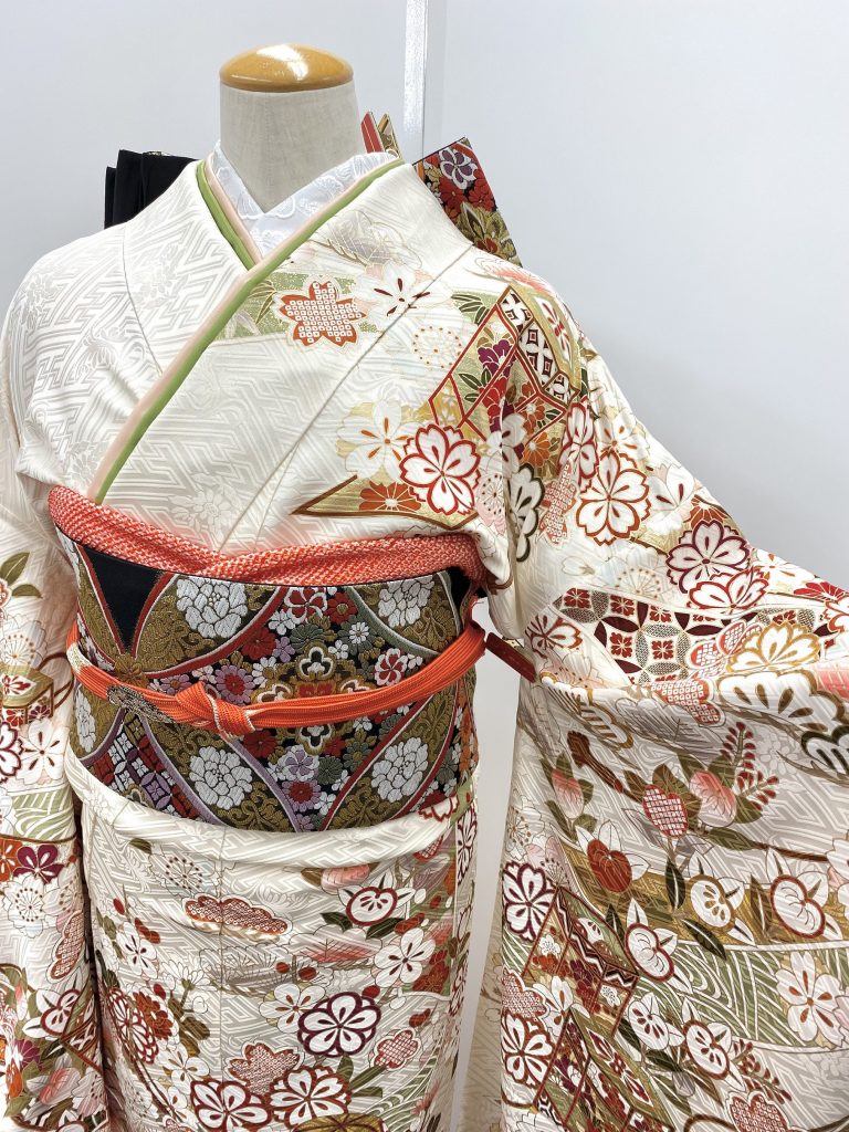 町田店 白と朱色の古典振袖のコーディネート – 成人式の振袖・着物の